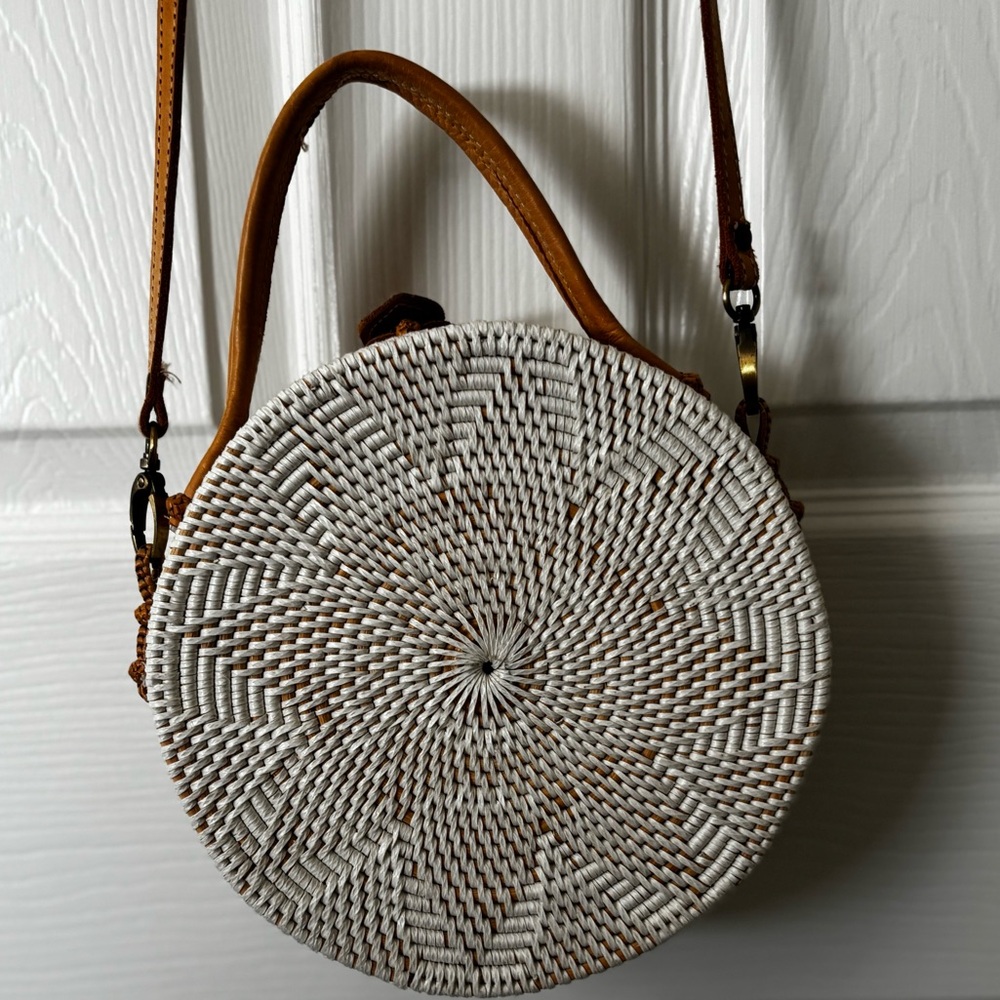 Street Level Round Rattan Crossbody Handbagi8